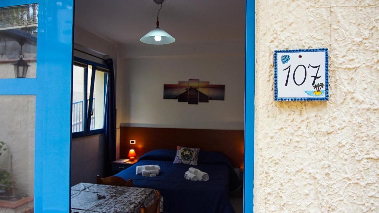 Aparthotel Baia Di Naxos Giardini-Naxos Exterior foto